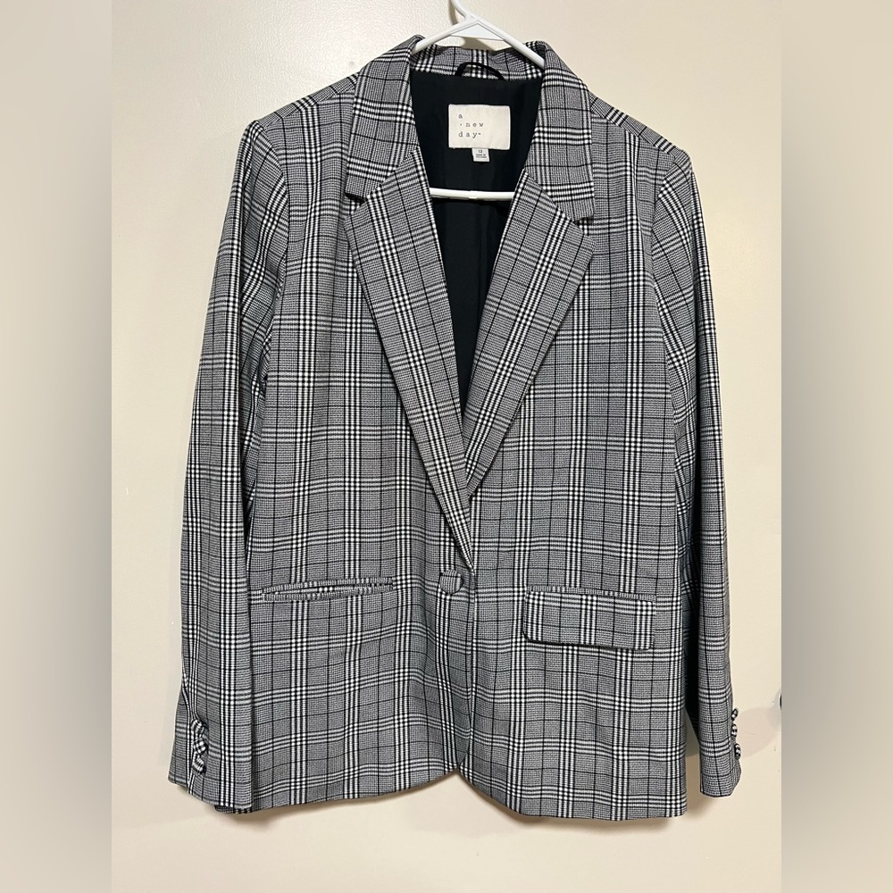 A new day Black and white Plaid Blazer size 12